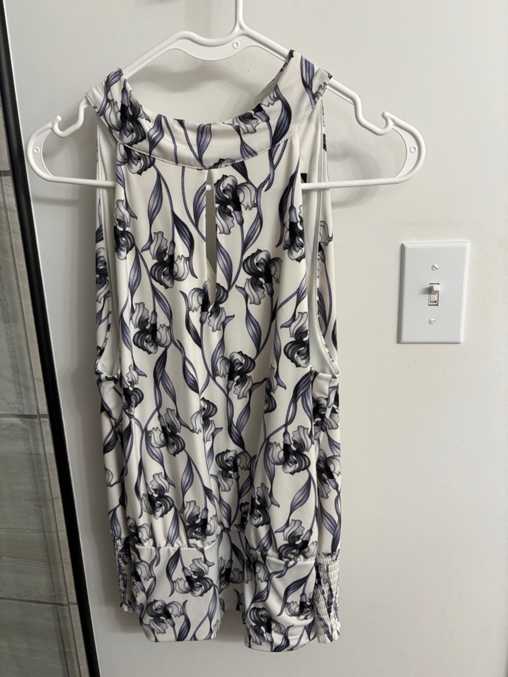 White House Black Market White Floral-Print High Neck Sleeveless Camisole